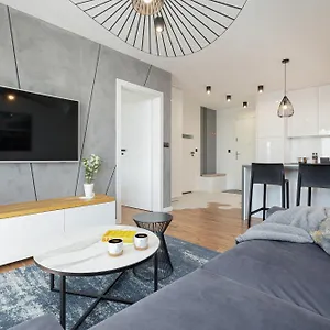 https://platany51.kolobrzeghotels.com